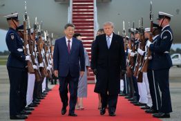 Trump affirme que la Chine et les États-Unis sont tous deux opposés à de nouvelles régulations de l'IA