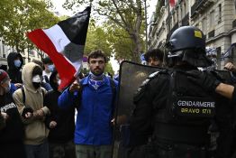 Lycées: les cours reprennent mais des blocages subsistent avant des manifestations cet après-midi