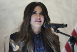 Trump renvoie son ambassadrice en Grèce, Kimberly Guilfoyle, éclaboussée par des scandales
