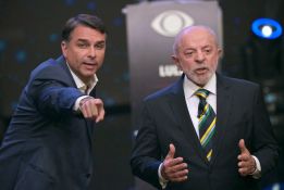 Brésil: Lula et Flavio Bolsonaro s'écharpent lors de leur premier débat