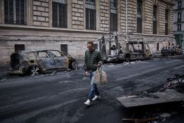 France: l'UE dit que le droit à manifester pacifiquement «doit être protégé» et dénonce les pillages