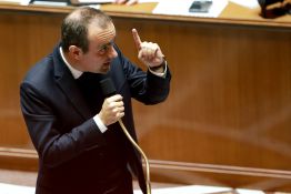 France: le Premier ministre reçoit les syndicats, Macron appelle à la fermeté