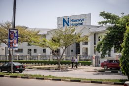 Cas d'Ebola au Nigeria: la patiente, une Suissesse, avait voyagé en Ouganda mais pas en RDC 