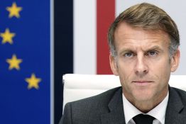Violences en France: Macron serre la vis avant un nouveau samedi de mobilisation