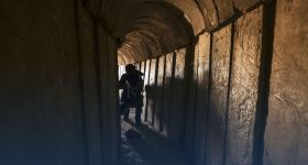 «Bouclier du Nord»: dans les entrailles de la frontière, une chasse aux tunnels de la mort