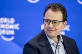 Ralentir le développement de l'IA, est-ce encore possible?