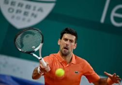 Belgrade: Djokovic qualifié dans la douleur
