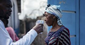 Ebola : l’alerte mondiale relancée