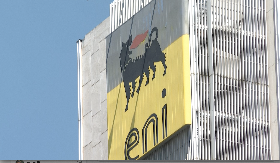 Eni: chute de 73% du bénéfice trimestriel, due à la baisse des cours du pétrole