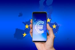 L’euro au plus bas face aux incertitudes européennes