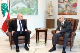 Aoun et Salam plaident pour une présence internationale au Sud