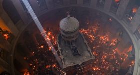 À Jérusalem, les chrétiens orthodoxes célèbrent le miracle du Feu sacré malgré les restrictions