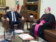 Aoun et le nonce apostolique, entre soutien du pape et dossier du Sud