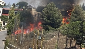 Feux de forêt dévastateurs au Akkar: les flammes menacent des habitations