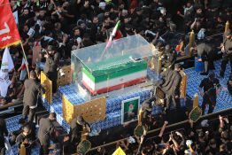 Dernier hommage en Irak à Ali Khamenei, sur fond de frappes entre Washington et Téhéran