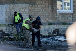Ukraine: un pont de Kiev et un institut nucléaire frappés par des drones russes