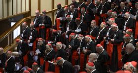 Les cardinaux arrivent au Vatican pour la douzième réunion de la congrégation