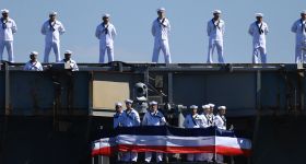 Onze mois de déploiement: le porte-avions Abraham Lincoln est de retour