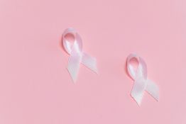 Grossesse, âge maternel et cancer du sein: l'équation à risque des années post-partum