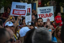 Trump assure que les États-Unis dirigent le Venezuela, avant une comparution de Maduro