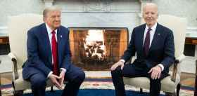 Trump affirme qu'il annule les décrets signés par Biden \