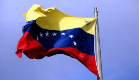 Venezuela: militaires et policiers jurent loyauté à la présidente par intérim lors d'une cérémonie