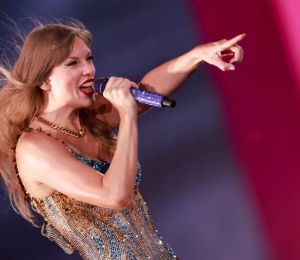 Taylor Swift devient l'artiste la plus récompensée des MTV Video Music Awards