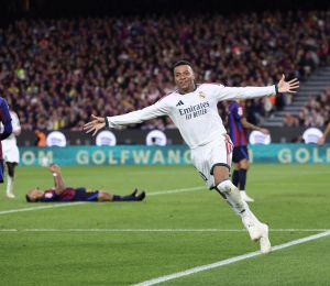 Espagne: Mbappé foudroie le Barça et offre le Clasico au Real Madrid