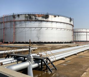 Les Houthis accusent Riyad de pilonner Sanaa, qu'ils contrôlent, incendie sur un site saoudien d'Aramco
