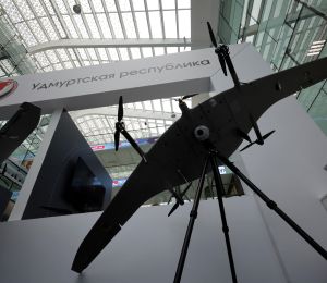Zelensky: Des drones russes ont frappé le navire qui a pris feu en mer Noire