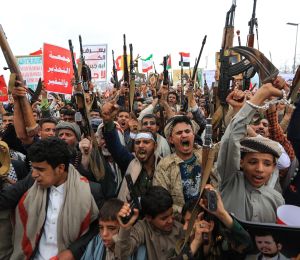 Les Houthis disent avoir frappé la plus grande raffinerie saoudienne