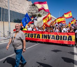 Ceuta: des milliers de personnes manifestent contre le gouvernement à Madrid