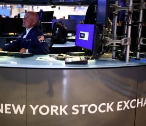 Le dollar bondit, porté par les inquiétudes budgétaires et énergétiques