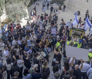 Israël: la justice invalide la décision d'exclure deux listes arabes des législatives