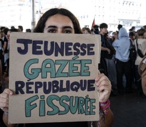 France: les lycéens se préparent à manifester dans un climat tendu