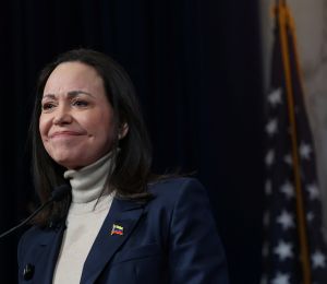De retour au Venezuela, l'opposante Machado acclamée par ses partisans
