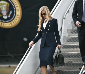 La nouvelle porte-parole de Trump prend la porte au bout de cinq jours