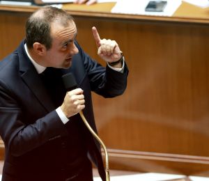 France: le Premier ministre reçoit les syndicats, Macron appelle à la fermeté