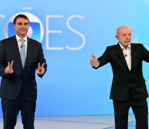 Présidentielle au Brésil: ultime débat plus policé mais sans concession entre Lula et Bolsonaro
