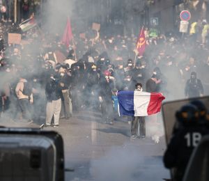 France: des manifestations massives loin des violences de la semaine dernière