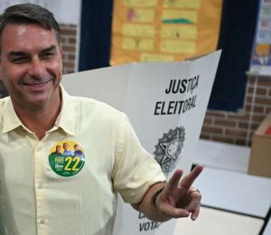 Flavio Bolsonaro est aux États-Unis, après avoir fui le Brésil