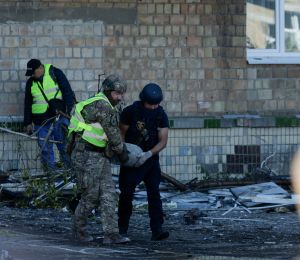 Ukraine: un pont de Kiev et l'institut de recherche nucléaire frappés par des drones russes