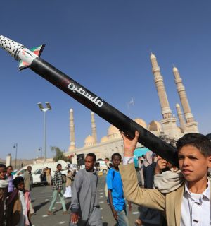 Arabie: la coalition dit avoir intercepté un missile balistique lancé par les Houthis