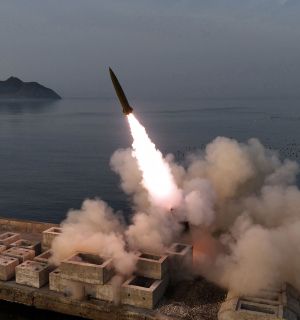 La Corée du Nord tire une dizaine de missiles balistiques vers la mer du Japon