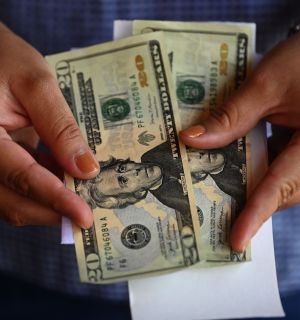 Les 8 milliards de dollars perdus: bataille des chiffres ou des responsabilités?