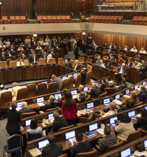 Israël écarte les partis arabes des législatives, la Cour suprême aura le dernier mot