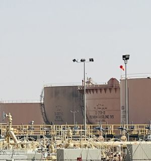 Les Houthis revendiquent de nouvelles attaques sur l'aéroport de Riyad
