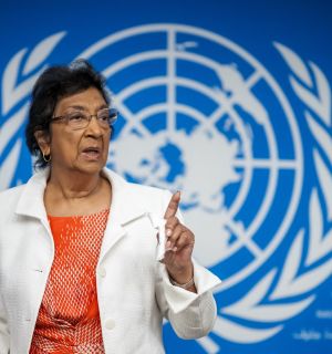 Le Nobel de la paix à la Sud-africaine Navi Pillay, une vie de combat contre les génocides