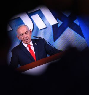 Israël: aucune majorité après dépouillement des deux tiers des voix, Netanyahou et son camp en tête
