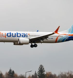 Flydubai: Trump dit soupçonner l'Iran et menace de le frapper